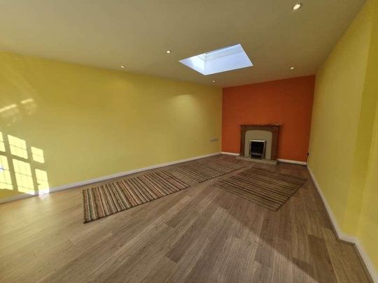 Dison Close, Enfield, EN3 - Photo 1