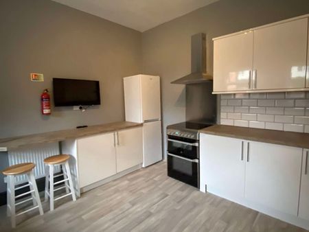 Large Rooms Newly Refurbished 10 Bed HMO St Johns - Photo 5