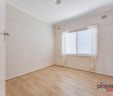 GREAT LOCATION - AVAILABLE NOW - Photo 6