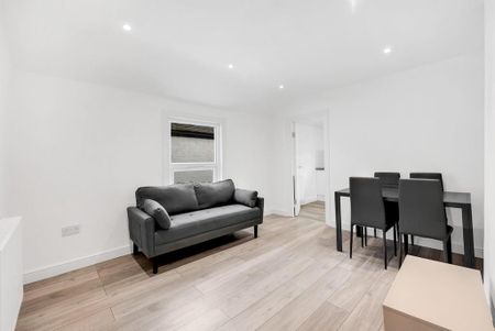 3 bedroom flat to rent - Photo 2