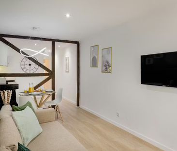 Travessa do Meio, Lisbon, Lisbon 1100-395 - Photo 1