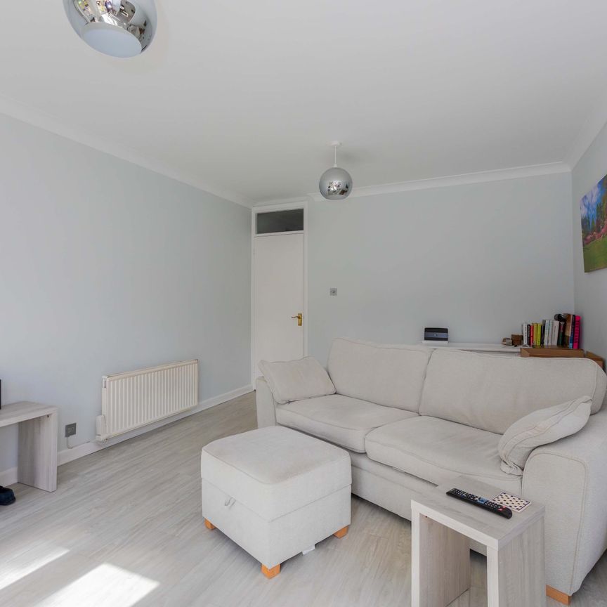 Eton Bank Court, Eton - Photo 1