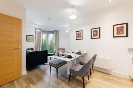 3 bedroom flat to rent - Photo 2