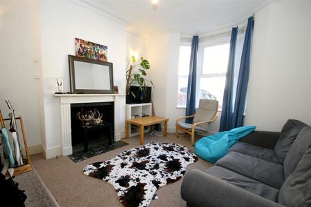 4 bed terraced house to rent in Doone Road, Bristol, BS7 - Photo 2