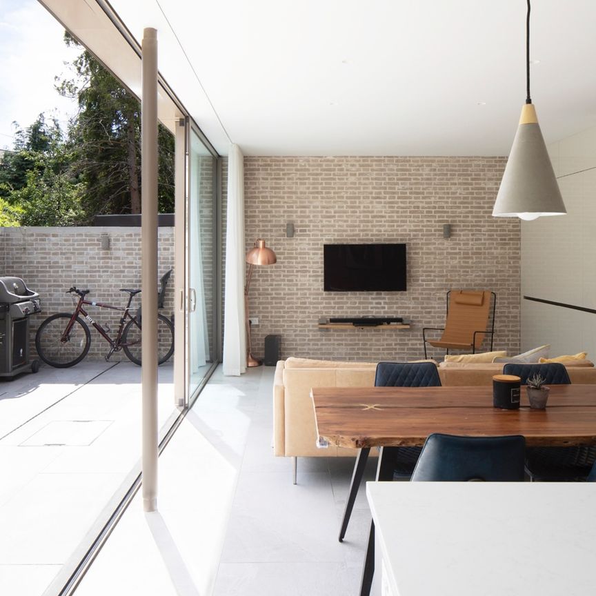 3 Bed Detached House, Morris Gardens, SW18 - Photo 1