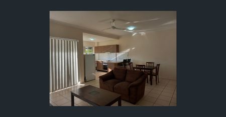 Modern Furnished Ground Floor Unit – Comfort & Convenience - Photo 2