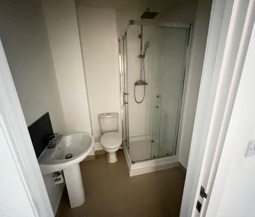 Modern 2-Bedroom, 2-Bathroom Student Apartment in Portswood, Southa... - Photo 2