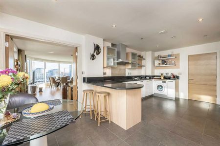 3 bedroom flat to rent - Photo 4