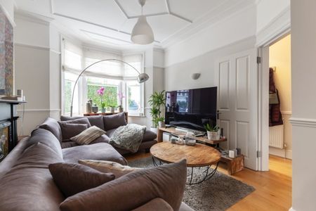 Clonmore Street, Southfields, London, SW18 - Photo 3