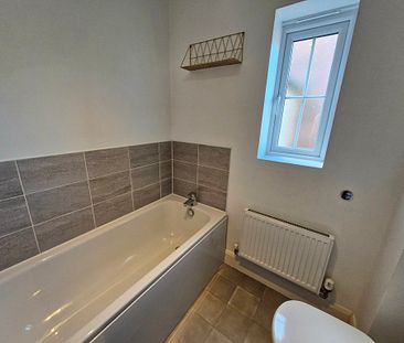 2 bedroom semi-detached to let - Photo 6