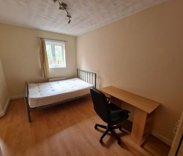 4 bedroom townhouse to rent - Photo 5