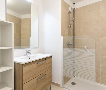 Location Appartement 3 pièces 62m² ST MARTIN DU VAR 06670 - Photo 6