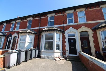 Ground floor flat to rent - Photo 4