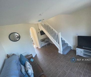 2 bedroom semi-detached house to rent - Photo 3