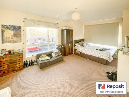 4 bedroom end of terrace house to rent - Photo 3