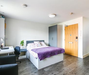 1 bedroom in a flat share to rent - Photo 3