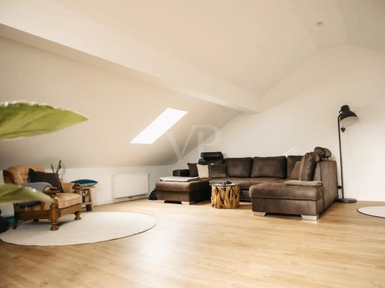 Charmante 3-Zimmer-Wohnung mit eigenem Eingang und vielseitigem Dachgeschoss! - Photo 1