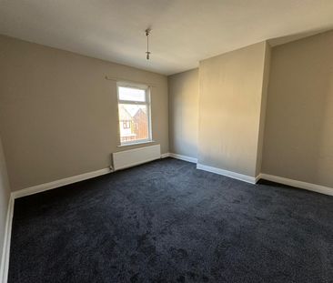 Newly Renovated 2-Bed Terrace in Hoyland – Perfect for Long-Term Let! - Photo 2