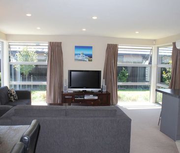 Open Plan Living - Photo 1