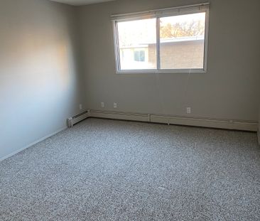 Hearth Manor - Photo 5