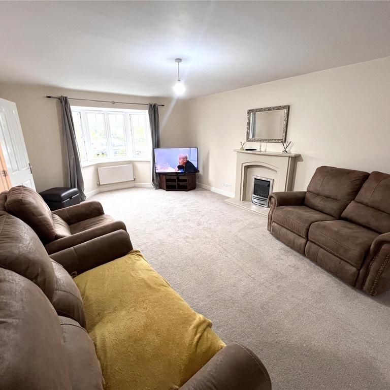 4 bedroom detached house to rent - Photo 1