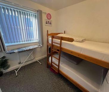 Melrose Gardens, Blackpool, FY4 - Photo 2