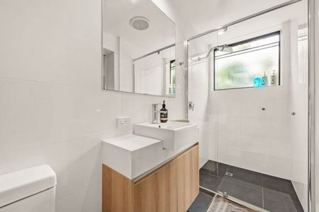 Fully Furnished Renovated Studio Apartment - Photo 3