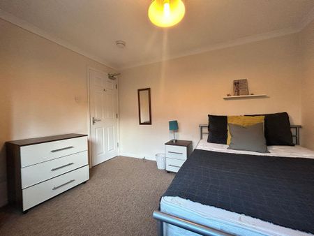 1 bedroom in a house share to rent - Photo 3