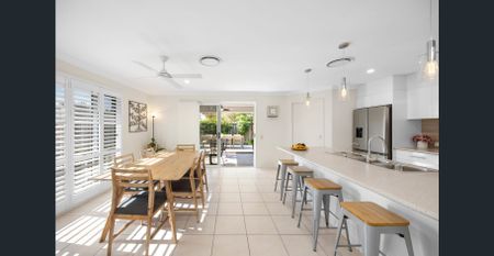 Stunning 4 bedroom home with ducted air conditioning and sparkling spa! - Photo 5