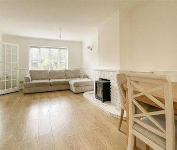 3 bedroom end of terrace house to rent - Photo 2