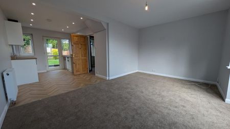 2 bedroom semi-detached house to rent - Photo 2
