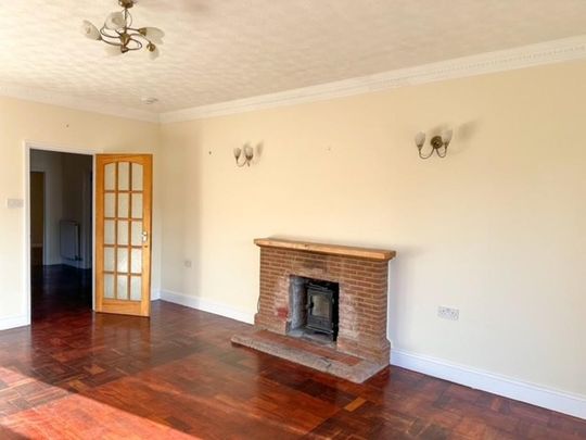 4 bedroom detached bungalow to rent - Photo 1