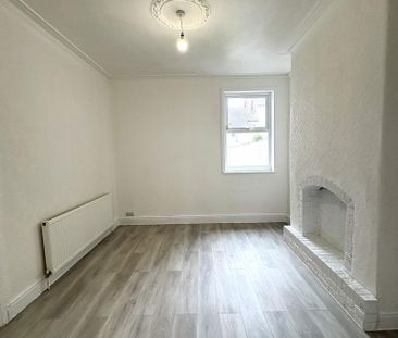 4 bedroom terraced house to rent - Photo 2
