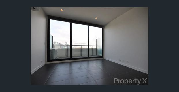 West Melbourne Apartment with Stunning Views & Prime Location - Photo 1