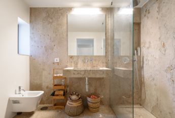 Moradia V5 em Senhora da Hora com jardim e piscina