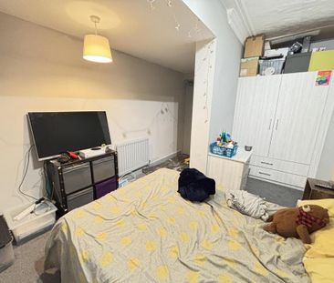 4 bedroom flat to rent - Photo 6