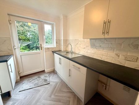 2 bedroom ground floor flat to rent - Photo 3
