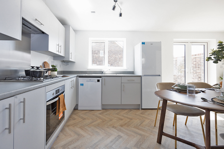 4 bedroom semi-detached house to rent - Photo 2