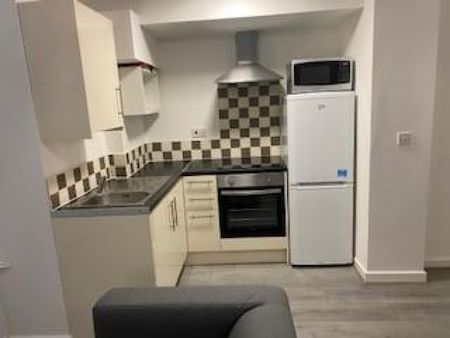 1 bedroom Flat To Let - Photo 5