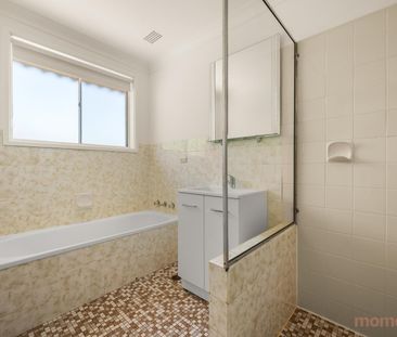 30 Spafford Crescent, Farrer ACT 2607 - House For Rent | Domain - Photo 2