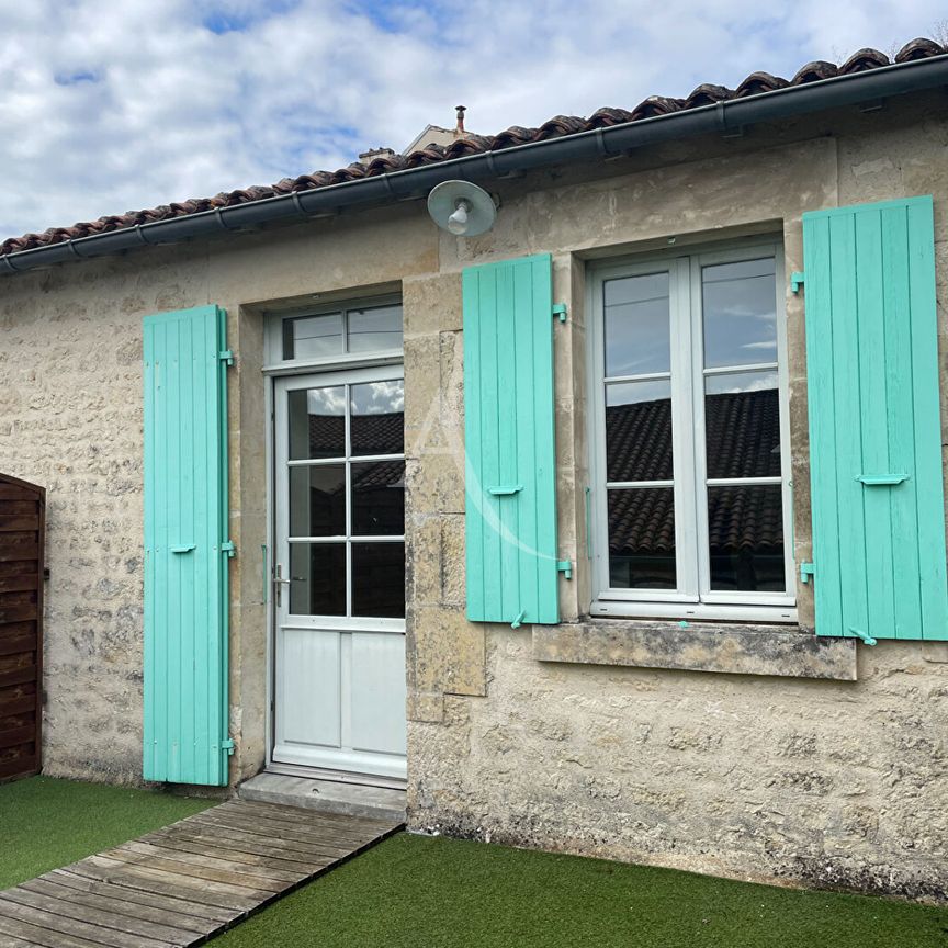 Location Appartement 1 pièce 32m² FONTENAY LE COMTE 85200 - Photo 1