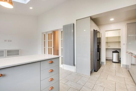 4 bedroom semi-detached house to rent - Photo 5