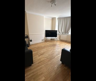 Room in a Shared House, Burnley Road, NW10 - Photo 4