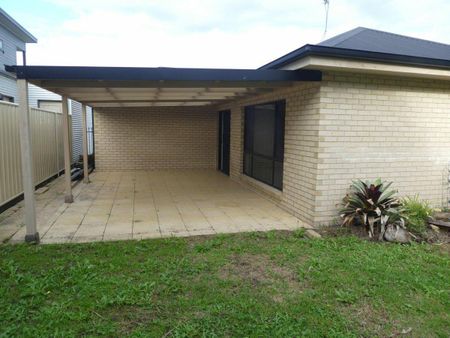 Large 2 bedroom house in East Bairnsdale - Photo 2