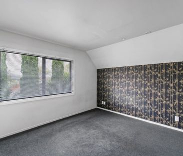 Low maintenance on the city fringe - Photo 4