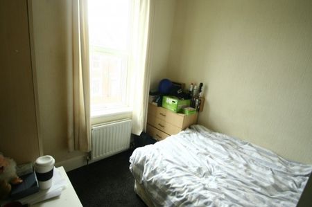 3 Bed - Balmoral Terrace, Heaton - Photo 3