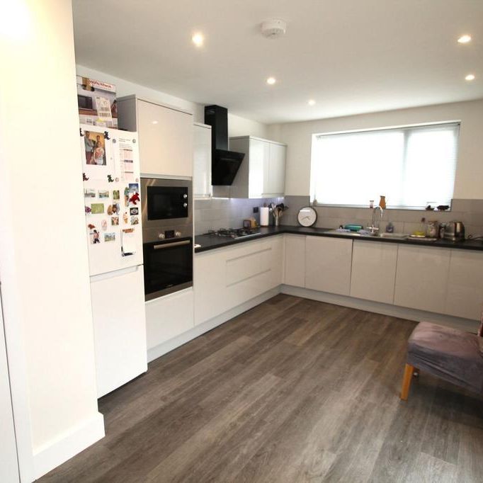 3 bedroom property to rent - Photo 1