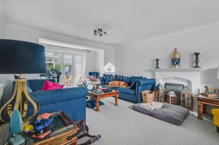 4 bedroom semi-detached house to rent - Photo 2