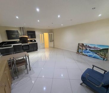 1 bedroom retirement property to rent - Photo 2