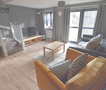 2 bedroom semi-detached house to rent - Photo 2